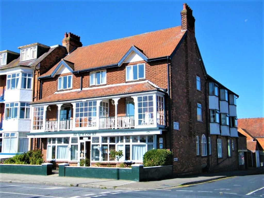 Beach Court Holiday Apartments 스케그니스 외부 사진